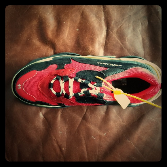 Balenciaga triple s black suede/red - Picture 1 of 4
